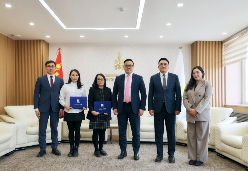 “Туршлага солилцох хөтөлбөр”-ийн оролцогчдыг хүлээн авч, батламж гардууллаа